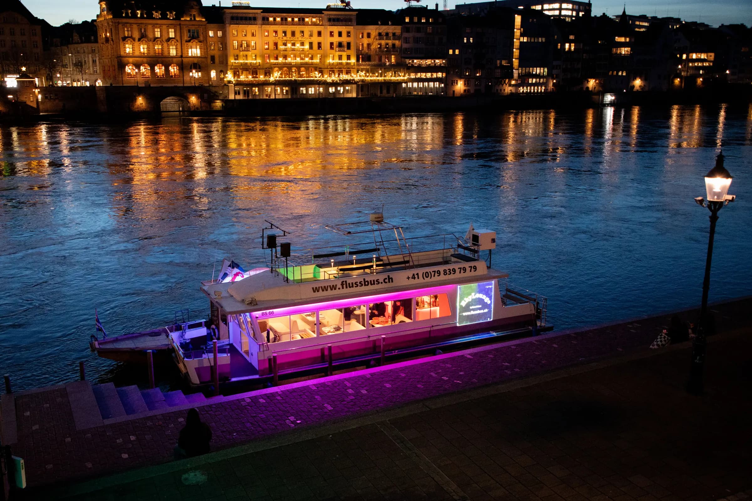 RhyLounge Boot im Basler Hafen